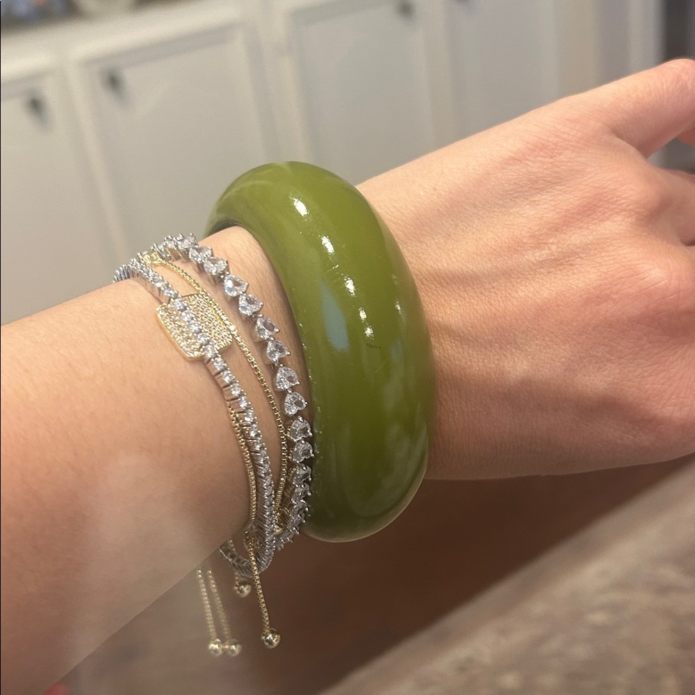 Elegant Green Bangle Bracelet - Picture 2 of 2